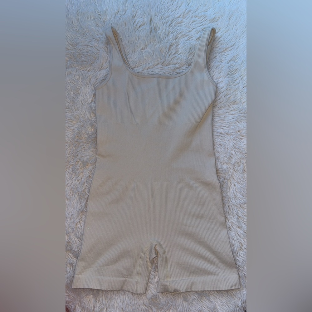 VIRAL OQQ Beige Ribbed Sleeveless Jumpsuit
